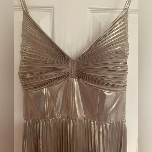 NWT Banana Republic Gold Metallic Dress: Maxi, Adjustable Straps Plisse  Skirt 16